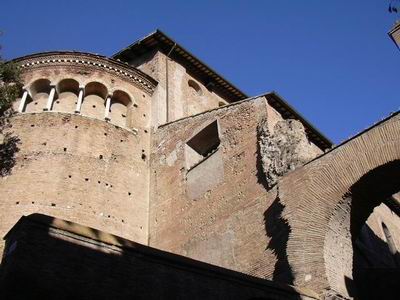 la parte tergale della chiesa